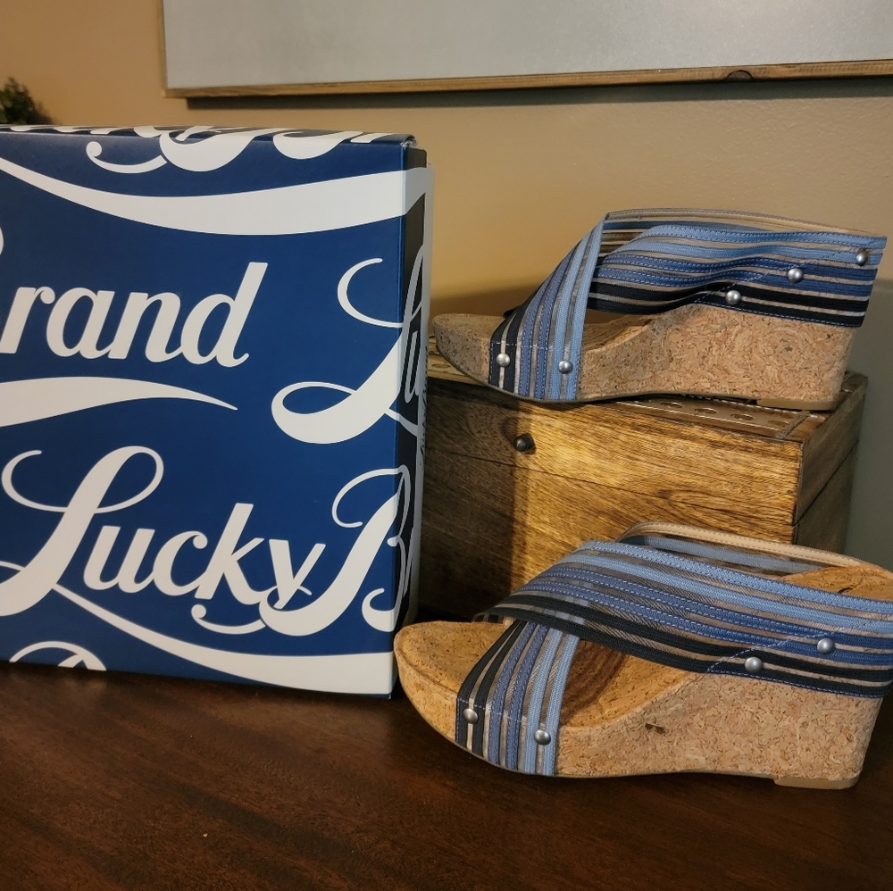 Lucky wedge sandals
